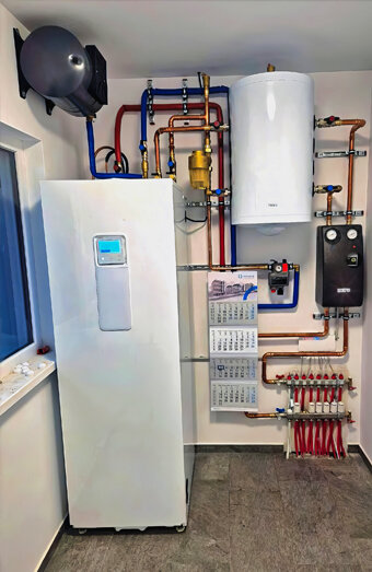 https://glendaloughhotwater.com.au/uploads/2025/06/electric-hot-water-system-16929.jpg