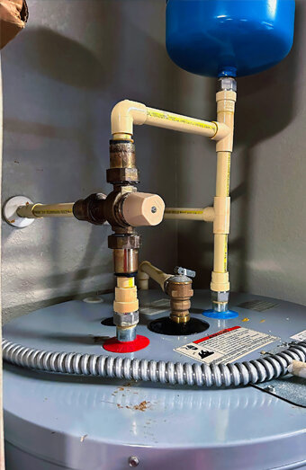 https://glendaloughhotwater.com.au/uploads/2025/06/gas-hot-water-system-35892.jpg