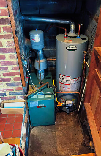 https://glendaloughhotwater.com.au/uploads/2025/06/gas-hot-water-system-50310.jpg