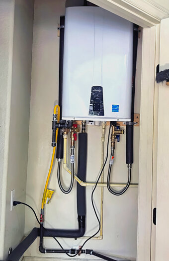 https://glendaloughhotwater.com.au/uploads/2025/06/instant-hot-water-systems-35536.jpg