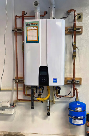 https://glendaloughhotwater.com.au/uploads/2025/06/instant-hot-water-systems-42978.jpg